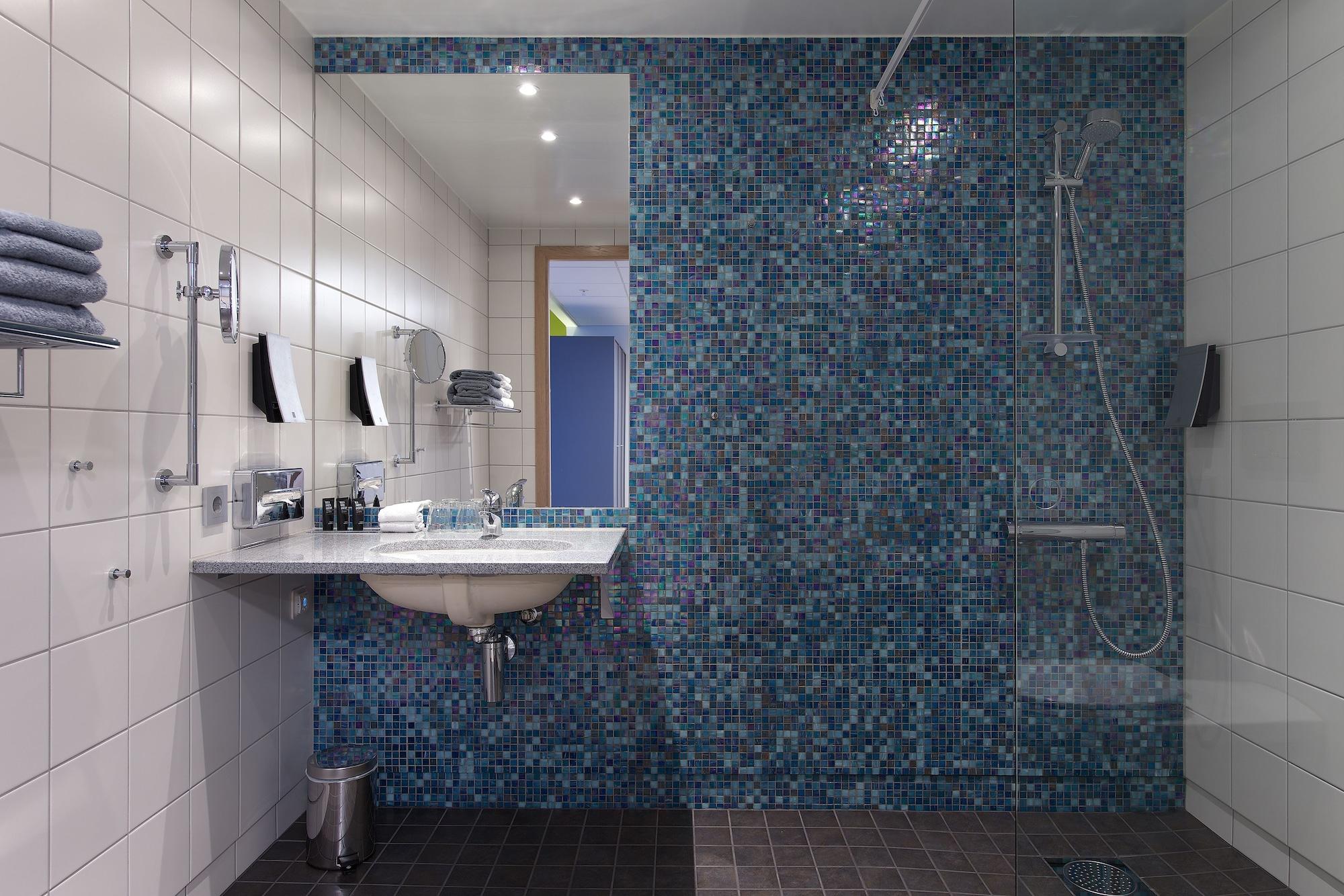 Clarion Energy Hotel