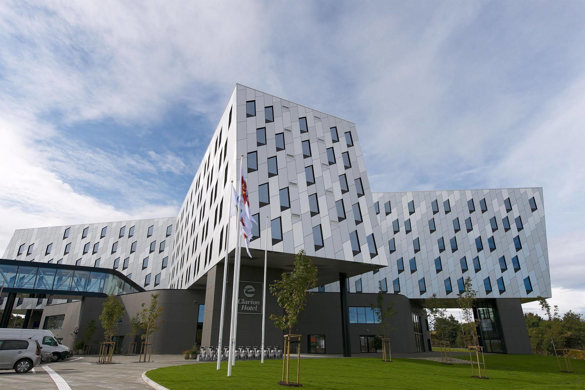 Clarion Energy Hotel